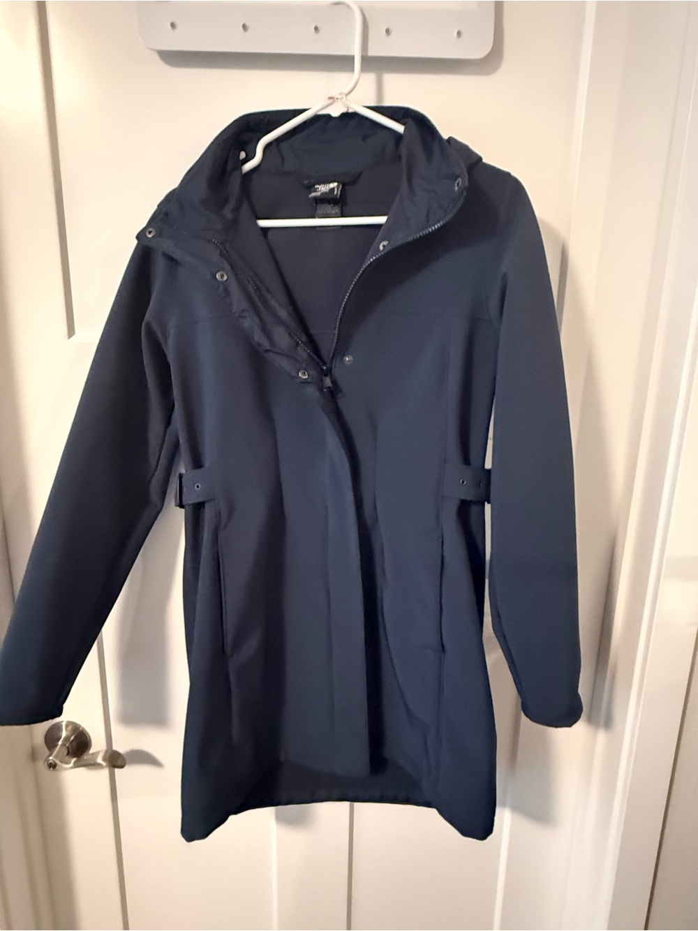 Northface Women's Navy Hooded Softshell Coat size small EUC